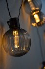 Ljusslinga ute/inne r�kf�rgade glober