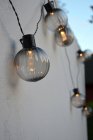 Ljusslinga ute/inne r�kf�rgade glober