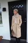 Sjal beige/vit med toffsar