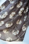 Sjal brun m blomm�nster, Mix By Heart