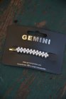Hrsmycke med vita prlor, GEMINI