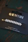 Hrsmycke med vita prlor, GEMINI