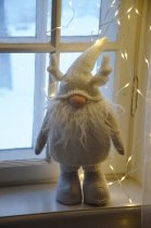 Tomte vit med horn på luvan