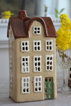 Hus Nyhavn beige med gr�n d�rr, Ib Laursen