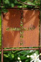 Skylt till armeringsnt, "VLKOMMEN"