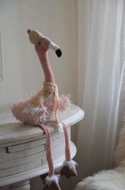 Mjukdjur flamingo med mssa, sittande
