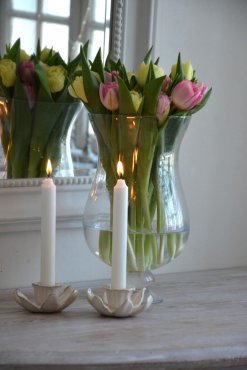 Ljusstake "P�sklilja" creme