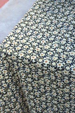 Duk Nadine svart, 150x300, Olsson & Jensen