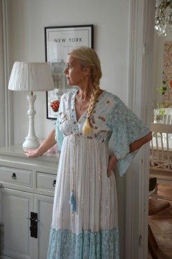 Kl�nning med brodyr, vit/turkos, one size, Gemini