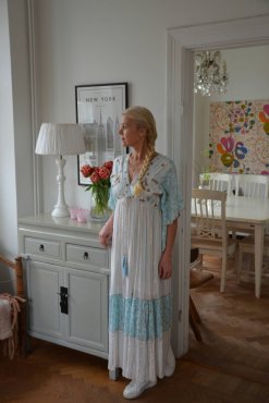 Kl�nning med brodyr, vit/turkos, one size, Gemini