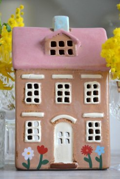 Hus Nyhavn beige med rosa tak, Ib Laursen