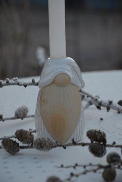 Ljusstake tomte, beige/vit, Miljgrden