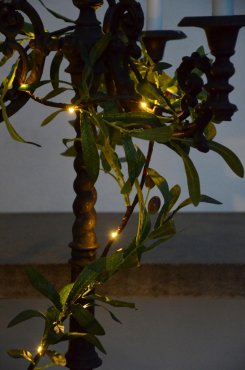 Ljusslinga "Oliv", inne och utebelysning