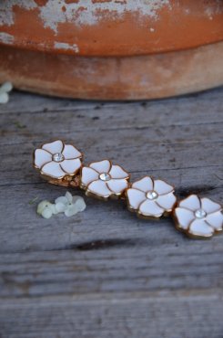 Hrklmma, vita blommor