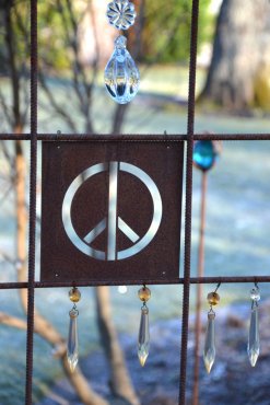 Skylt till armeringsnt, Peace