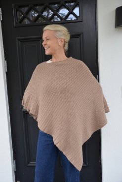 Poncho strukturstickad,, kamel, one size