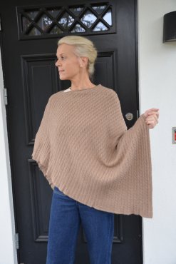 Poncho strukturstickad,, kamel, one size
