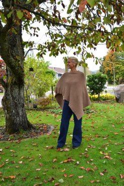 Poncho strukturstickad,, kamel, one size
