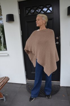 Poncho strukturstickad,, kamel, one size