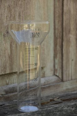 Extra glas till regnm�tare, Eldgarden