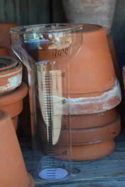 Extra glas till regnm�tare, Eldgarden