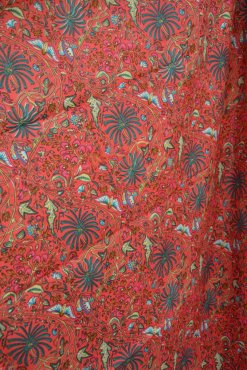 Sarong, "Korallr�d m blommor & fj�rilar"