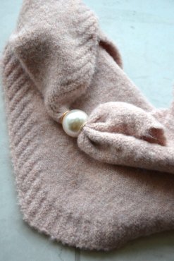 Miniscarf med p�rldetalj rosa