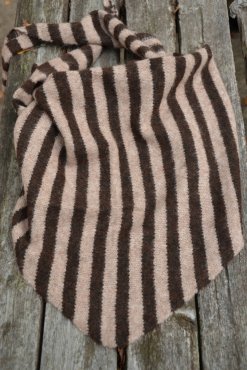 Randig stickad scarf