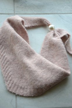 Miniscarf med p�rldetalj rosa
