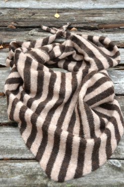 Randig stickad scarf