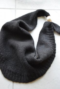 Miniscarf med p�rldetalj svart