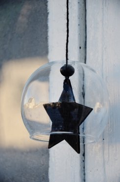 Ornament glaskula svart stjrna, House Doctor