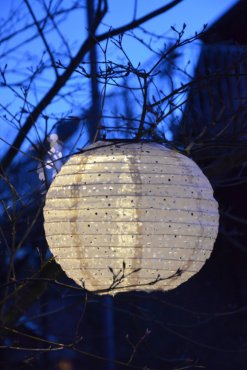 Solcellsdekoration rund h�ngande