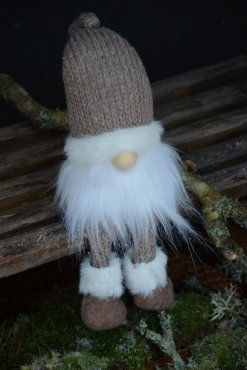 Tomte liten sittande khaki