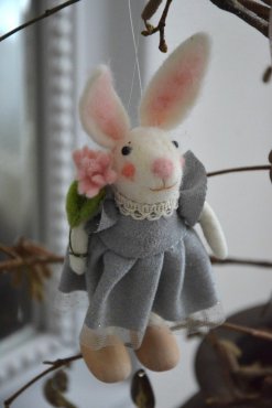 Kanin ulldjur vit med blomma